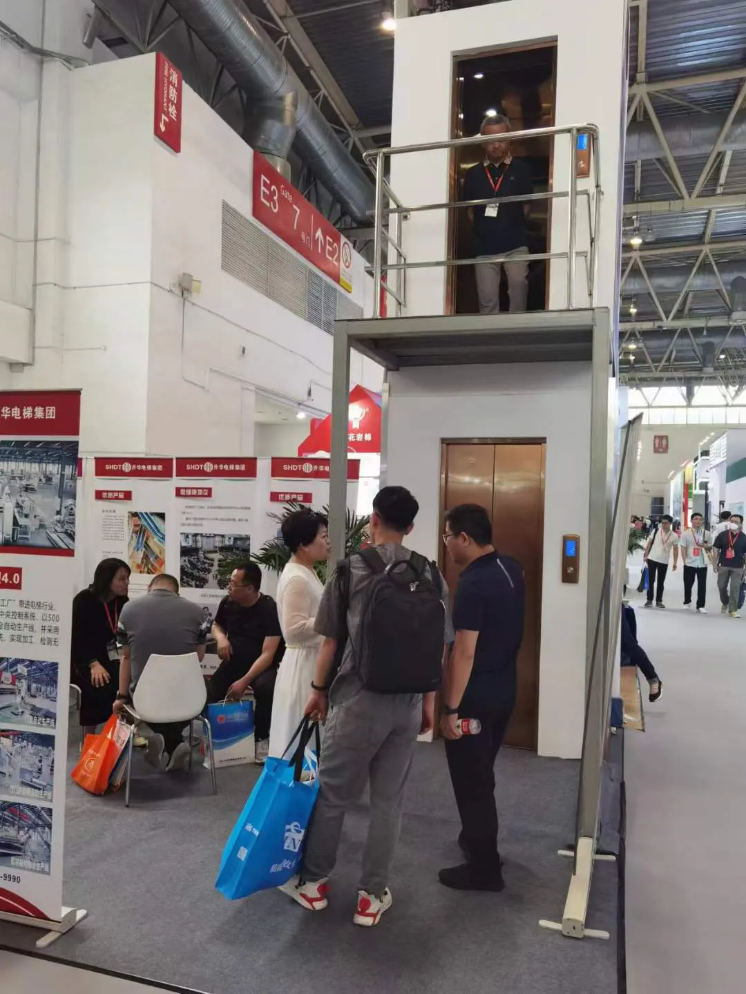 民族品牌,匠心再现 | 升华电梯亮相第二十届中国住博会(图3) 民族品牌,匠心再现 | 升华电梯亮相第二十届中国住博会(图3)